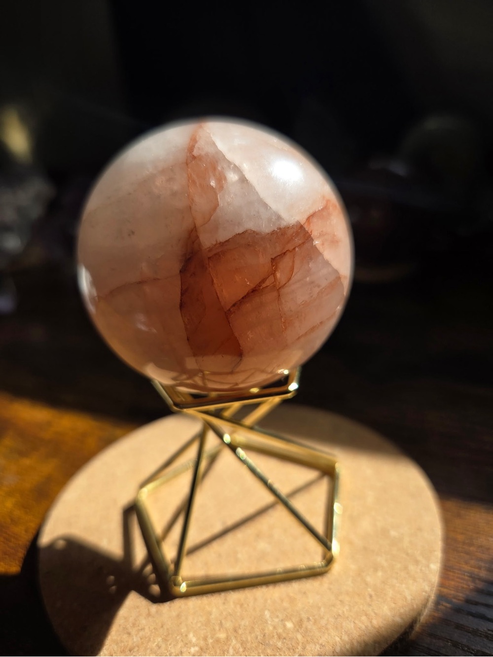 Fire quartz sphere - Picture 4 of 15